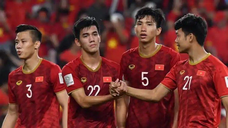 VenêCasagrande指出，巴黎以2000万欧价格签下圣保罗20岁中卫贝拉尔多，以2000万欧加200万欧浮动引进科林蒂安18岁中场莫斯卡多。